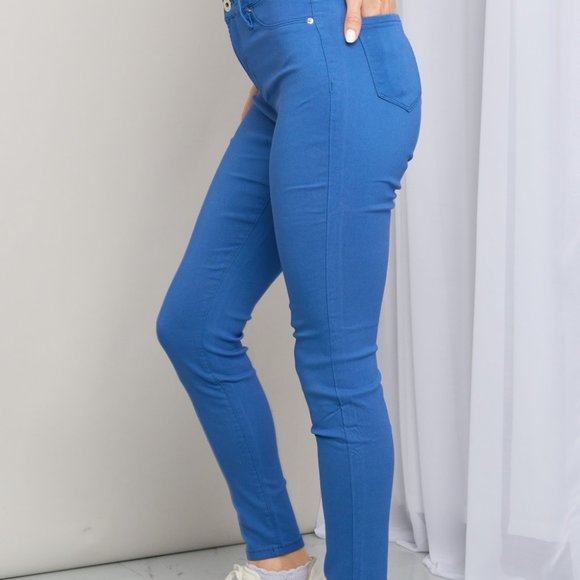 YMI Jeanswear Kate Hyper-Stretch Full Size Mid-Rise Skinny Jeans in Electric Blu - Picture 3 of 9
